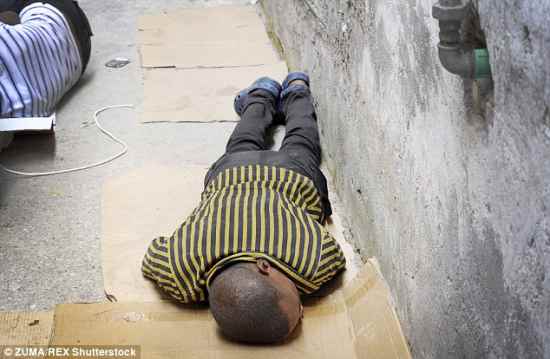 DM29A08A4500000578-3124612-image-m-2_1434366645894