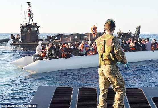 navy294061C300000578-3114186-Safe_landing_HMS_Bulwark_prepares_for_survivors_to_come_on_board-a-69_1433685366252