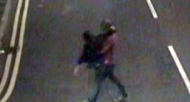 LA BESTIA CON LA SUA PREDA