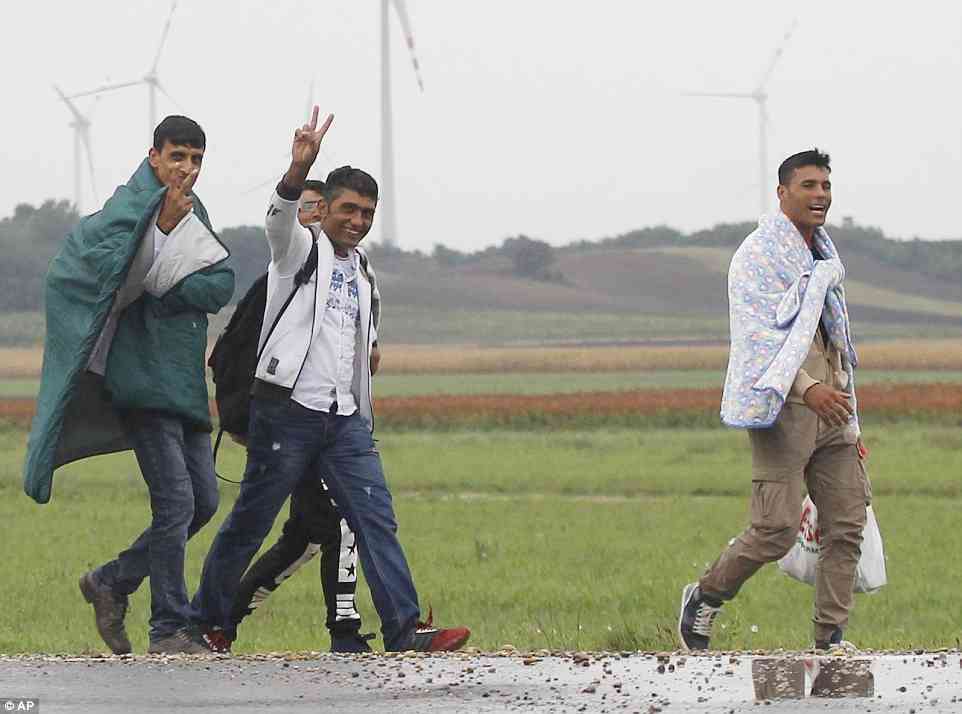 austria22BFCE9D600000578-3223222-Happy_to_be_there_Migrants_looked_delighted_as_they_walked_acros-m-113_1441446278808