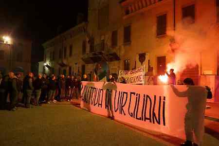 rivarolo1447368755162.JPG--i_rivarolesi_scendono_in_piazza_contro_l_hub_per_i_profughi