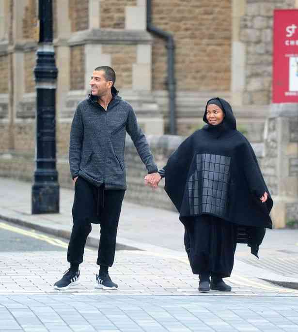 jackson-burqapay-heavily-pregnant-janet-jackson-2