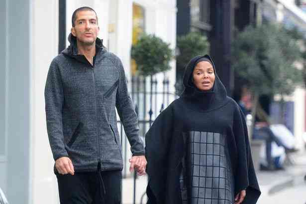 jackson-burqapay-heavily-pregnant-janet-jackson