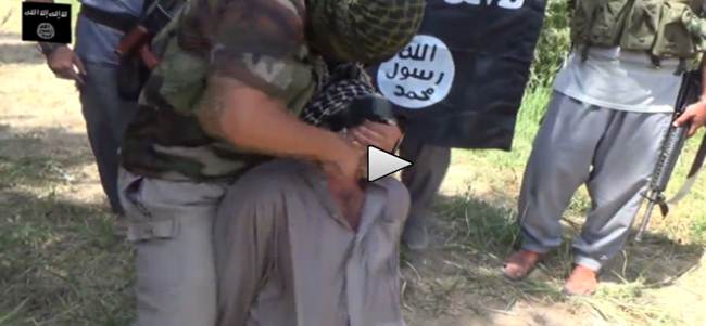 Islamici lo sgozzano come un capretto – VIDEO CHOC