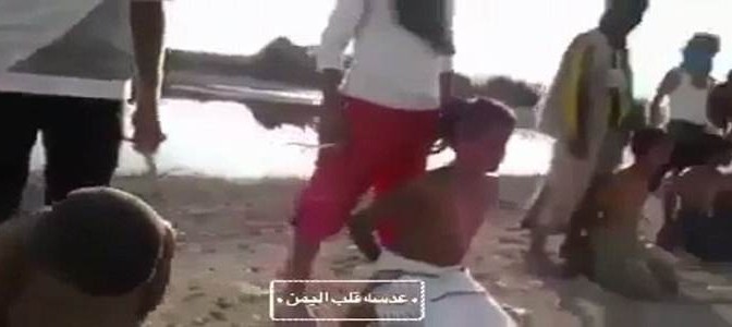 Bimbi islamici si addestrano a sgozzare bimbi cristiani – VIDEO