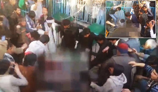 Donna bruciata viva da folla islamica: aveva profanato Corano – VIDEO CHOC