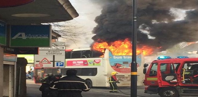 Immigrato islamico incendia un bus – VIDEO CHOC