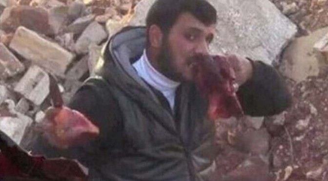 L’islamico che mangia in diretta cuore del prigioniero – VIDEO