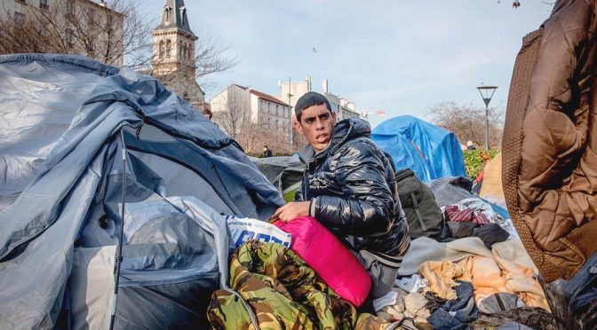 Parigi, tassisti evitano zone multietniche per non “turbare” i turisti