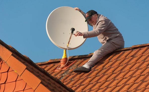 Bando choc: appartamenti per profughi, TV satellitare è requisito ‘minimo’