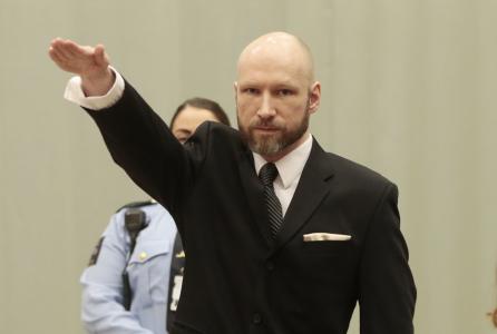 Norvegia, Breivik in gran forma chiede la liberta’ condizionata e fa il saluto nazista – VIDEO