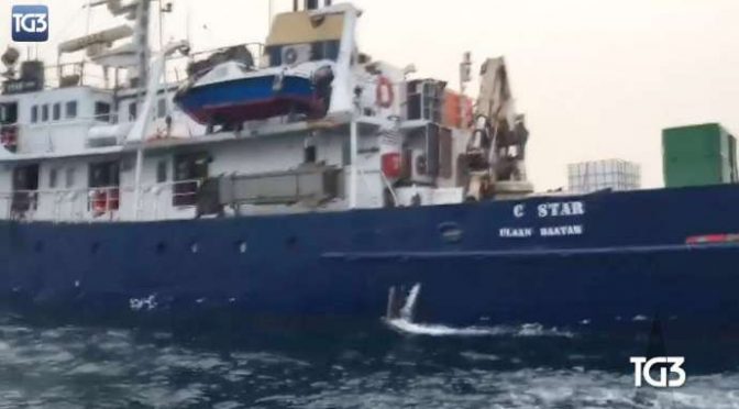 Defend Europe caccia nave Ong da acque libiche – VIDEO
