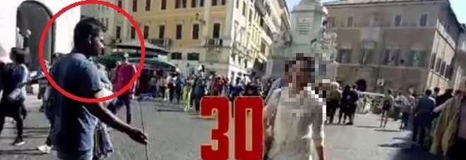 Piazza di Spagna infestata di Bengalesi in fuga dalla guerra in Siria – VIDEO