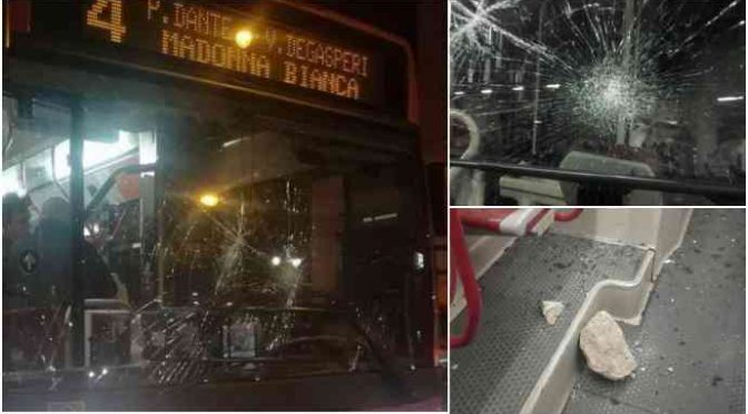 Trento, Islamico invasato distrugge due autobus: donne svenute
