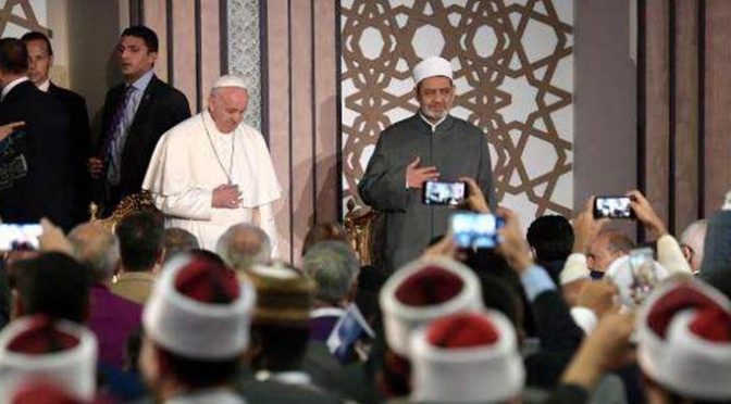 Filosofo: “Islam ha dichiarato guerra, Bergoglio Anticristo”