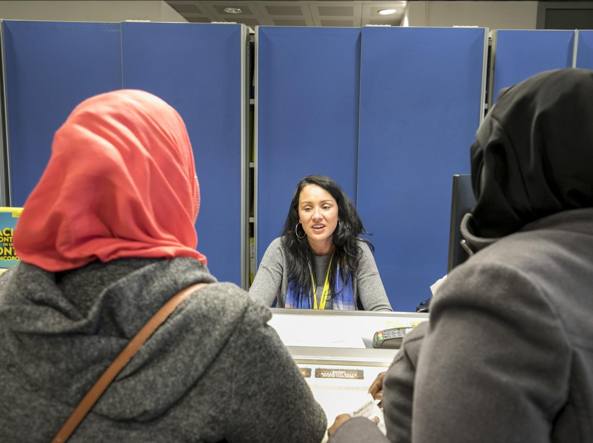 Poste italiane assume migranti al posto italiani, uffici riservati a ... Poste italiane immigrazione