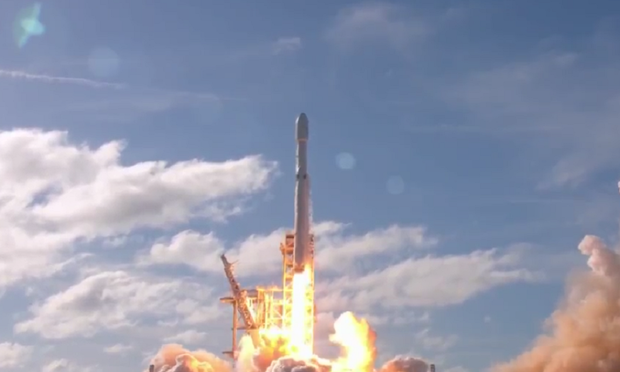 Marte, lanciato il razzo Falcon Heavy della Space X