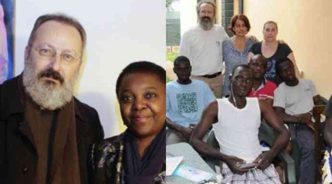 Toscani firma manifesti per le europee dell’uomo che si è preso 6 africani in casa