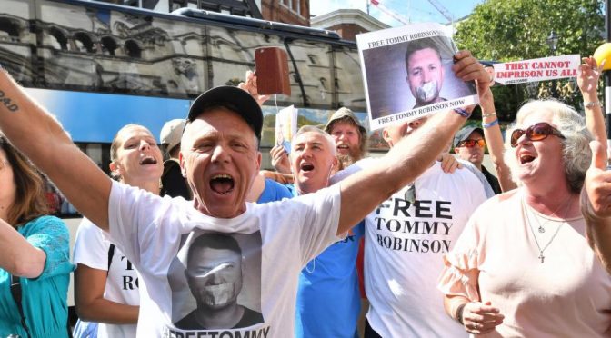 Il patriota Tommy Robinson liberato