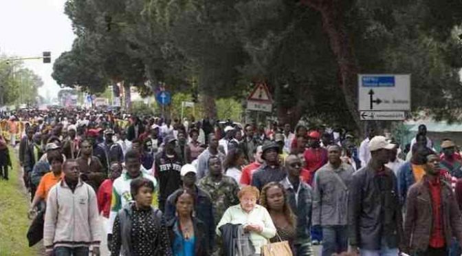 La grande invasione africana delle culle vuote italiane