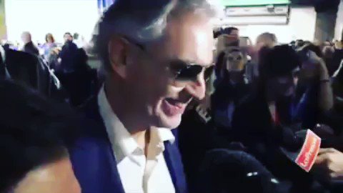 Bocelli costretto a chiedere scusa agli invasati: “Non volevo offendere”