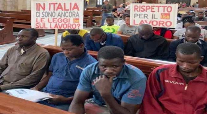 Africani abusivi occupano la Basilica di Bari guidati dall’estremista nero