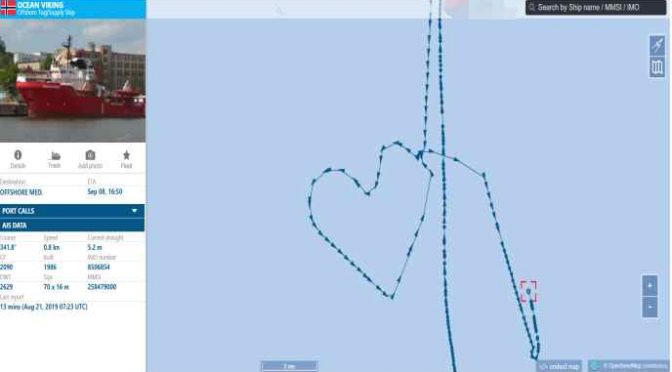 L’ong con 365 clandestini a bordo lancia segnali d’amore al M5s