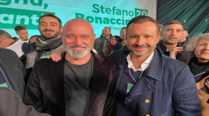 EmiliaRomagna, Bonaccini allo stadio coi soldi dei contribuenti: scandalo sul candidato PD