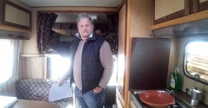 Italiano vive in un camper: non è arrivato col barcone- VIDEO