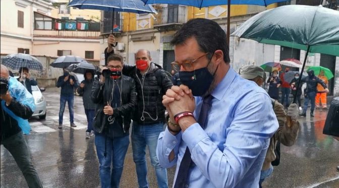 Salvini in preghiera dove i rom hanno ammazzato un poliziotto