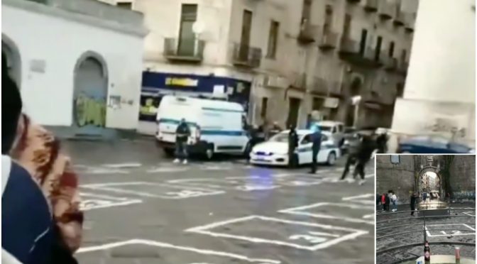 Polizia ignora africani assembrati senza mascherina e multa italiani – VIDEO CHOC