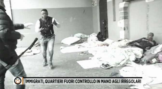 Don Roberto è morto ma i suoi migranti stuprano e aggrediscono – VIDEO