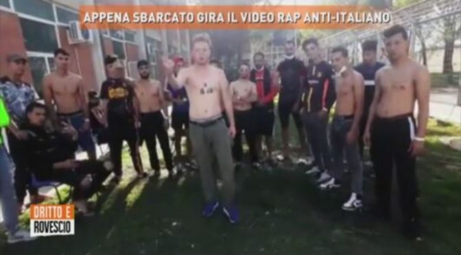 Appena sbarcati avvisano italiani: “VI SGOZZIAMO” – VIDEO