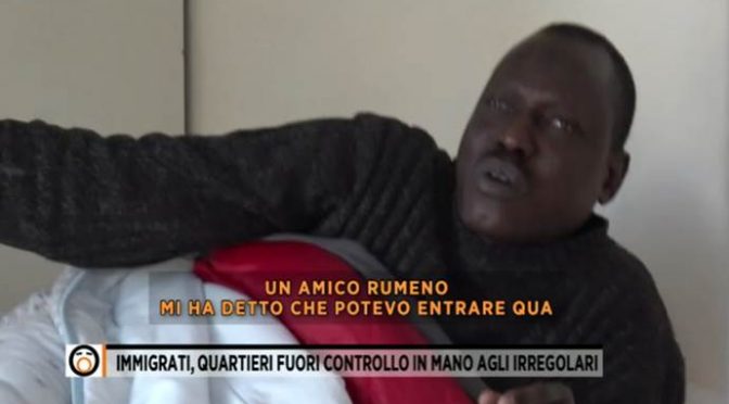 Si spartiscono le nostre città, AFRICANO: “ROMENO MI HA DETTO DI ENTRARE” – VIDEO