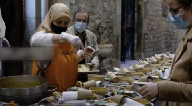 Musulmani celebrano il ramadan in chiesa – FOTO