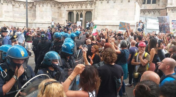 IMPONENTI MANIFESTAZIONI IN TUTTA ITALIA: CORTEO SFONDA CORDONE A MILANO – VIDEO