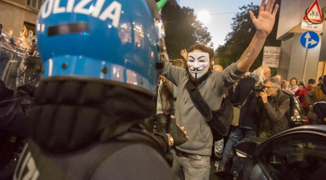 La rivolta si estende: bloccato porto di Genova – VIDEO