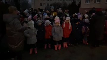 Offensiva ucraina, popolazione Donetsk in fuga verso la Russa: auto incolonnate – VIDEO