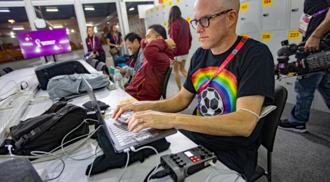 Maledizione arcobaleno: giornalista pro-gay muore durante Argentina-Olanda e Neuer si frattura la gamba 🌈