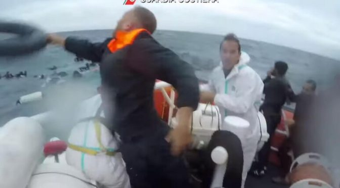 Ridotto in fin di vita dai migranti per difendere la fidanzatina molestata