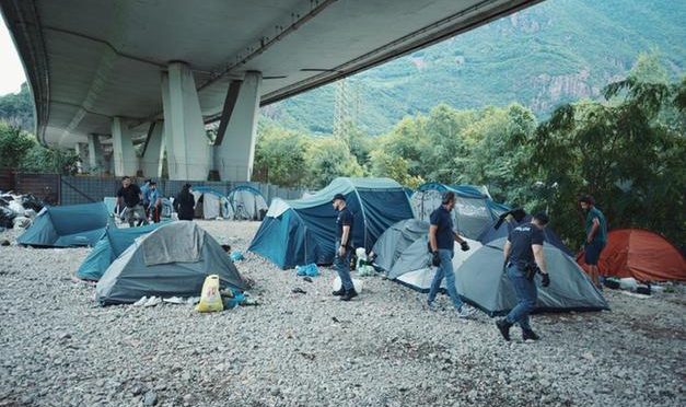 Stupri e violenze: nigeriano abitante nella tendopoli ripetutamente arrestato e rilasciato