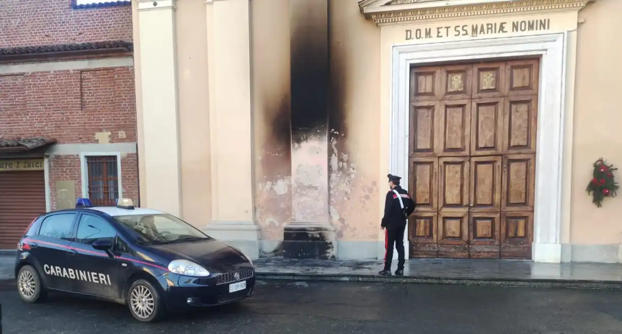 Hanno bruciato un altro presepe, chiesa incendiata ad Alessandria: Attacco al Natale