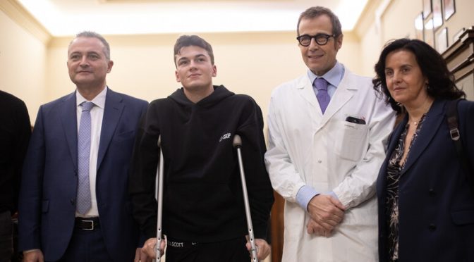 Squalo gli mangia una gamba: ‘Lucarelli è peggio, odio contro di me’