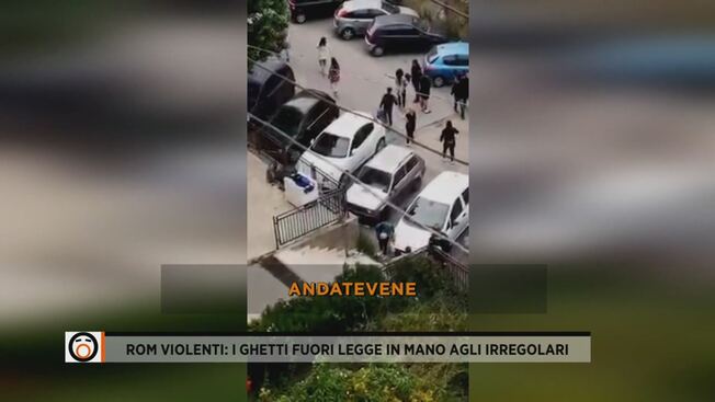 Guerriglia, rom circondano agenti: poliziotte picchiate – VIDEO