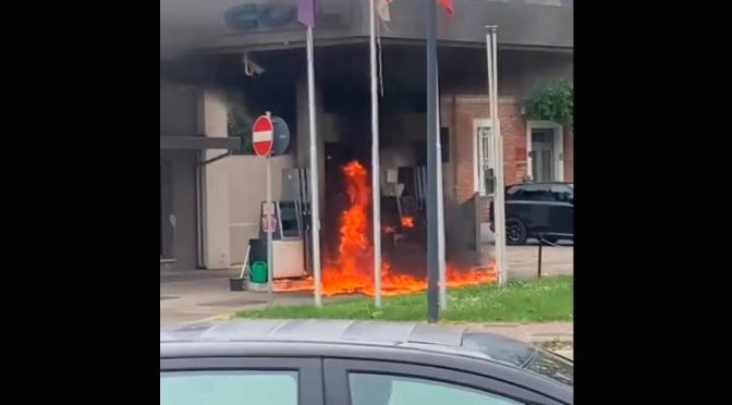 Immigrato incendia benzinaio: “Devo farlo” – VIDEO