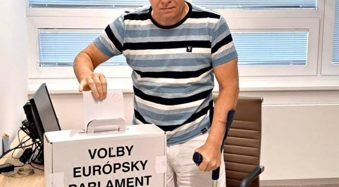 Fico vota in ospedale: “Votate chi è contro la guerra alla Russia”